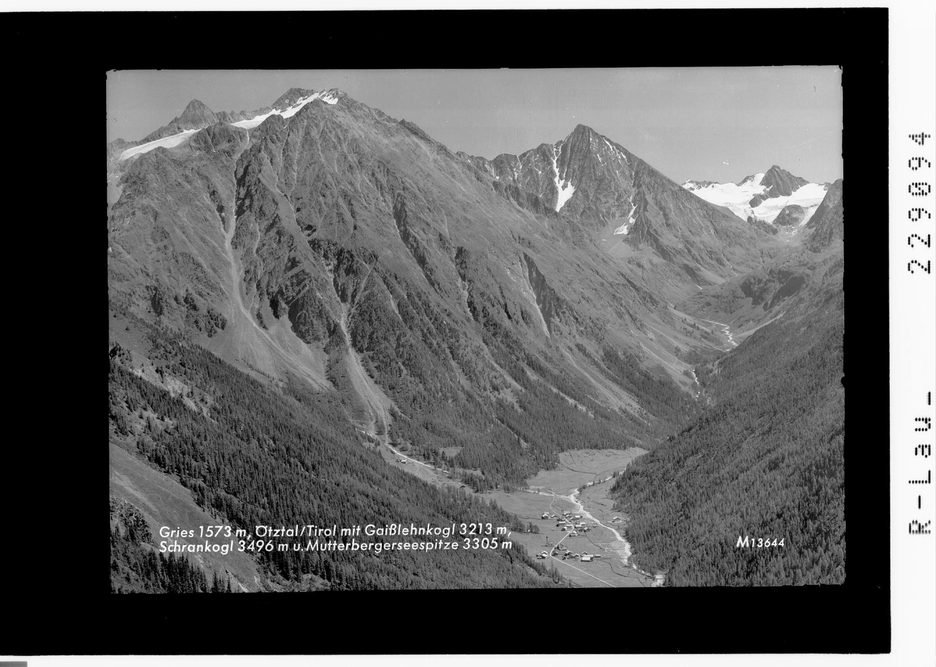 Gries 1573 m / Ötztal / Tirol mit Gaißlehnkogel 3213 m / Schrankogel 3496 m und Mutterbergerseespitze 3305 m></div>


    <hr>
    <div class=