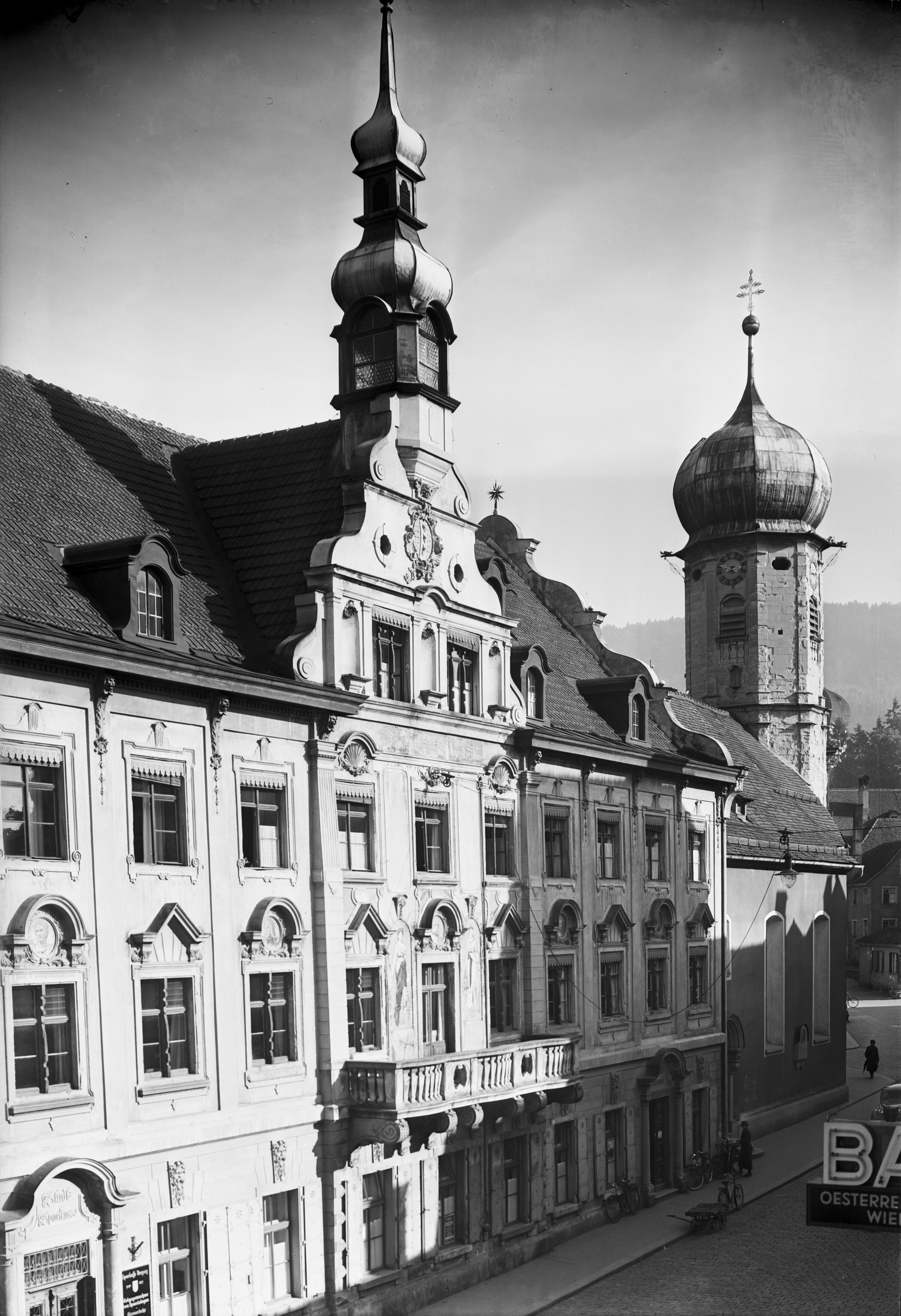 Bregenzer Rathaus mit Seekapelle></div>


    <hr>
    <div class=