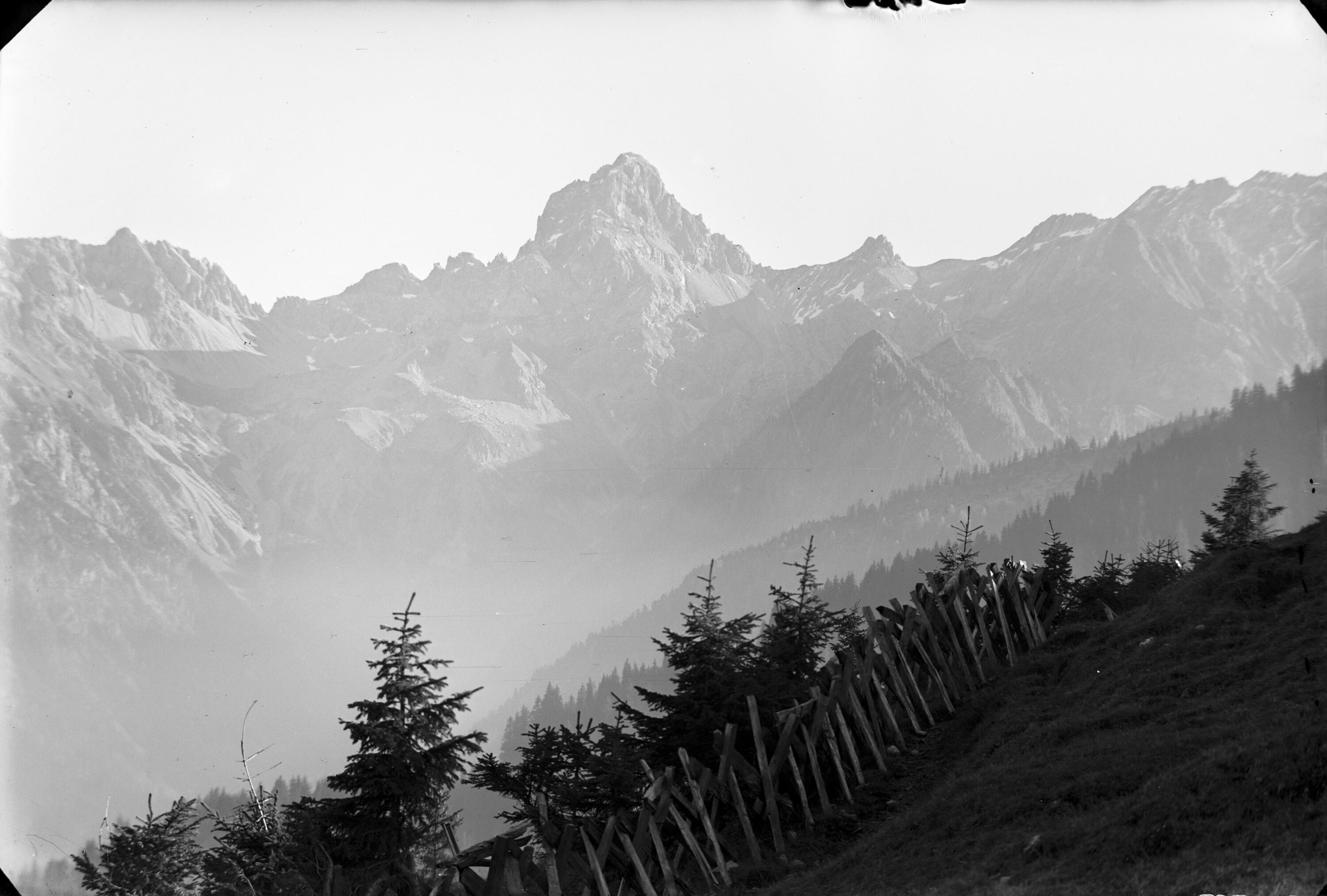 Die Zimba von der Tschengla aus></div>


    <hr>
    <div class=