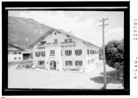 [Gasthof goldenes Lamm in Weissenbach im Ausserfern gegen Gundenspitze / Tirol]