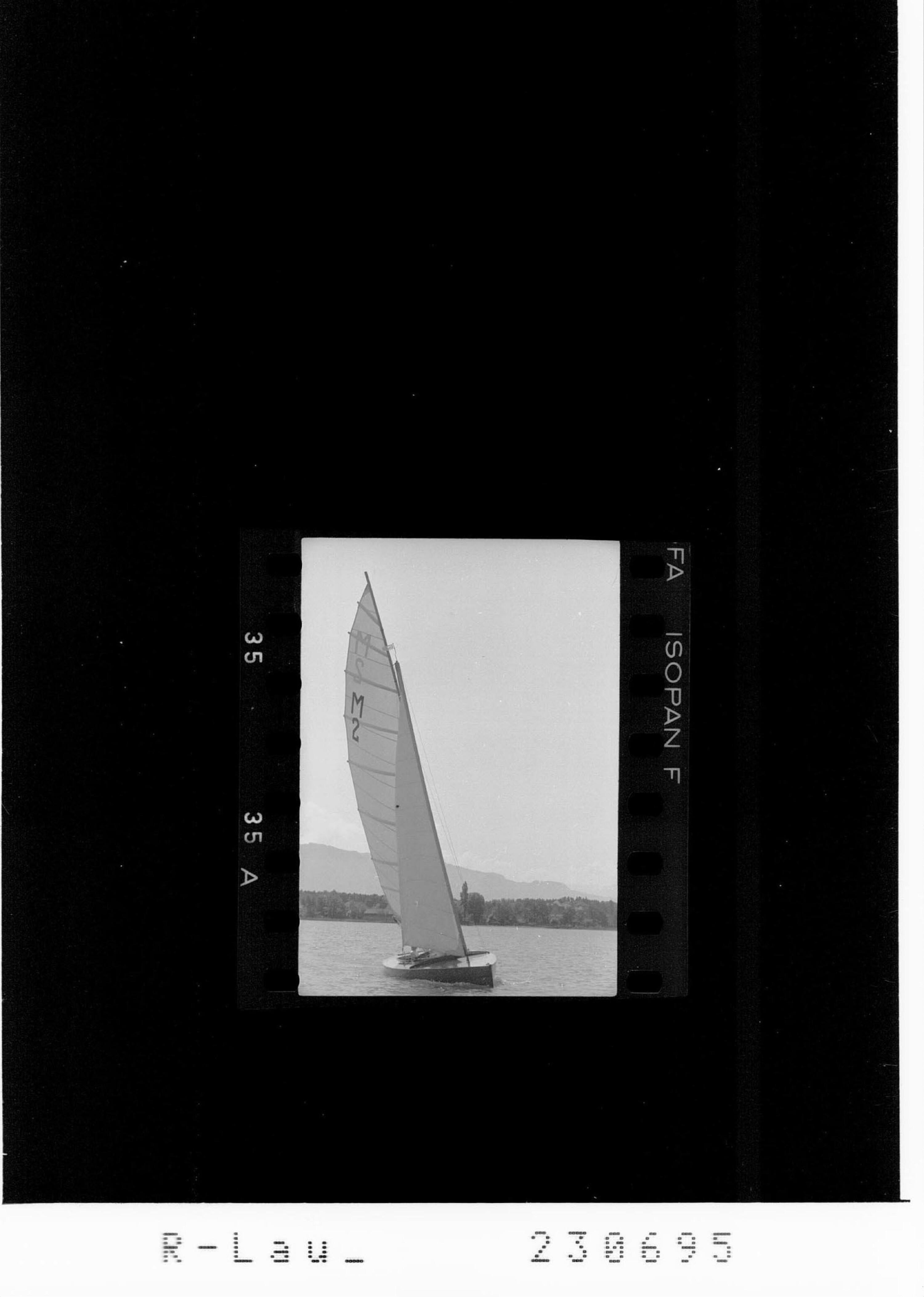 [Segelregatta in der Bregenzer Bucht]></div>


    <hr>
    <div class=