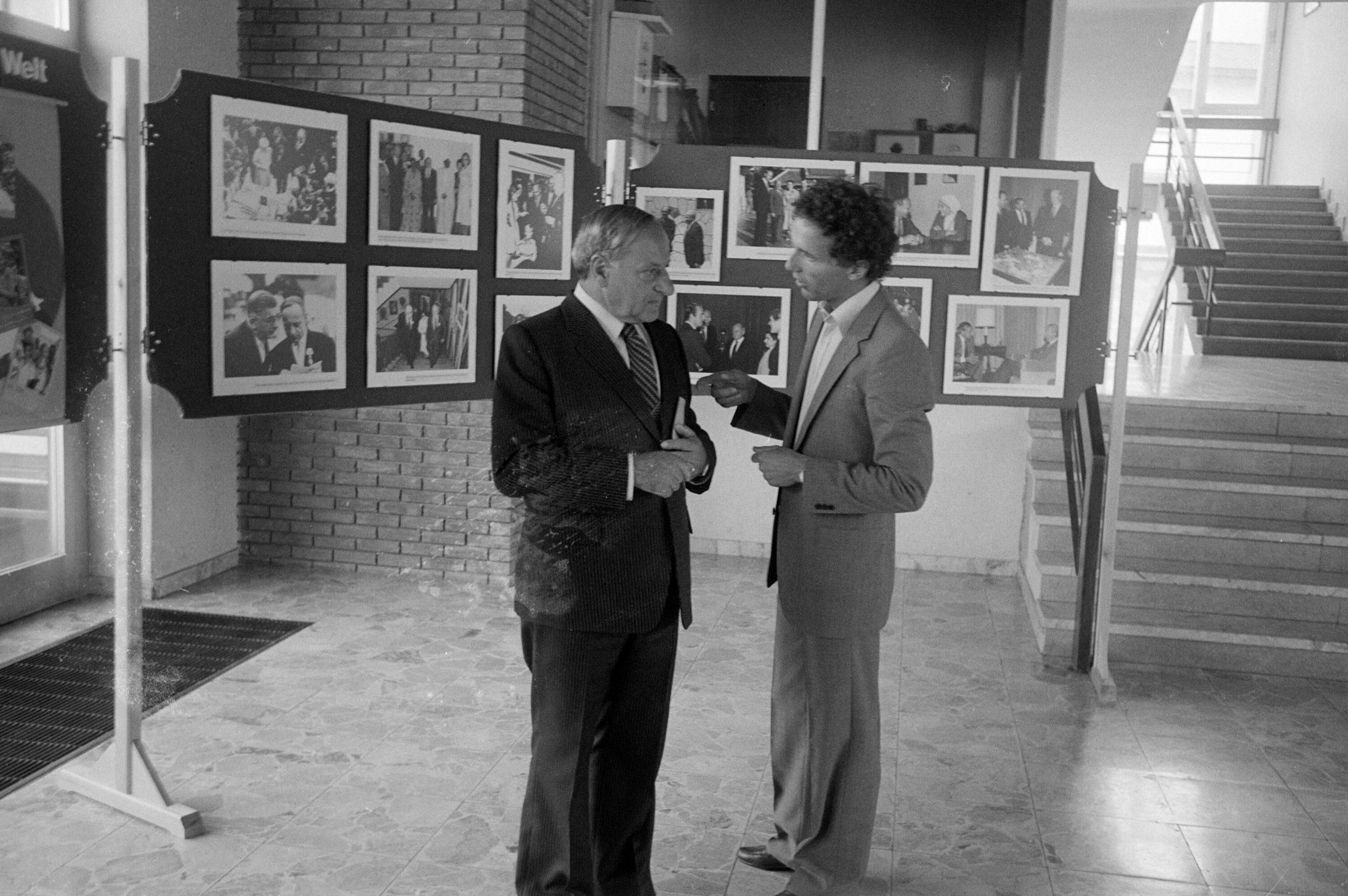 Veranstaltung mit Hermann Gmeiner im Turnsaal der Hauptschule Alberschwende></div>


    <hr>
    <div class=