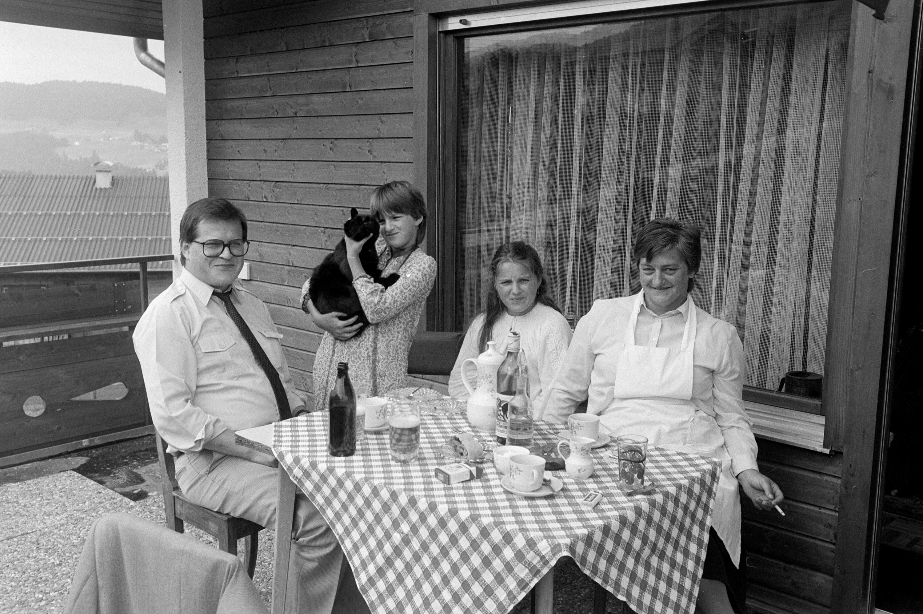 Wohnhäuser in Alberschwende oder Müselbach></div>


    <hr>
    <div class=