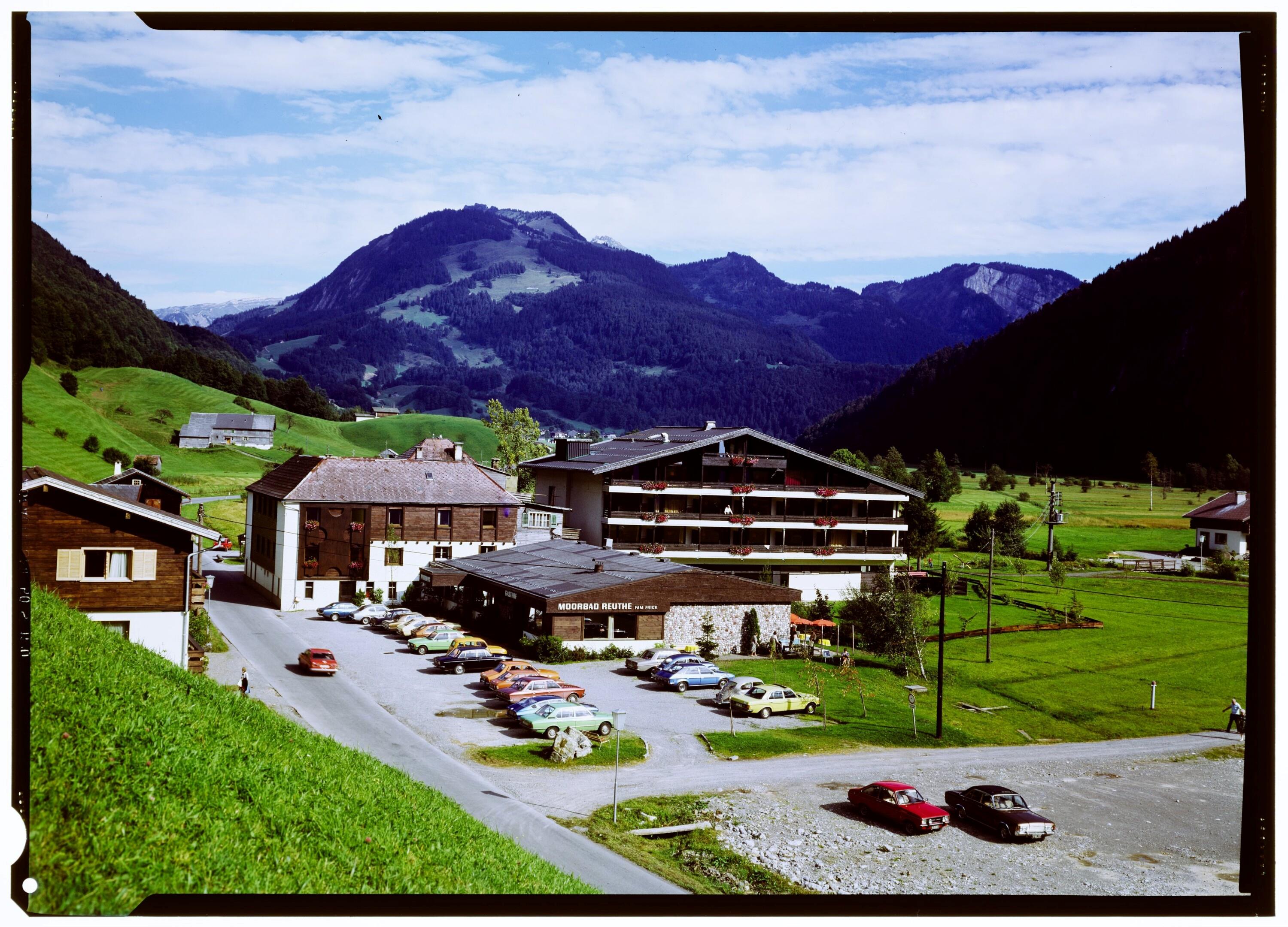 [Reuthe]></div>


    <hr>
    <div class=