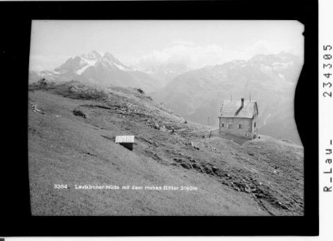 Leutkircher-Hütte mit dem Hohen Riffler 3160 m