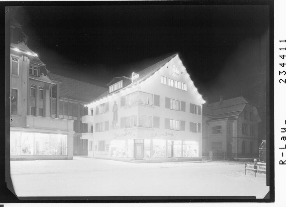 Fotogeschäft Rhomberg in Dornbirn bei Nacht