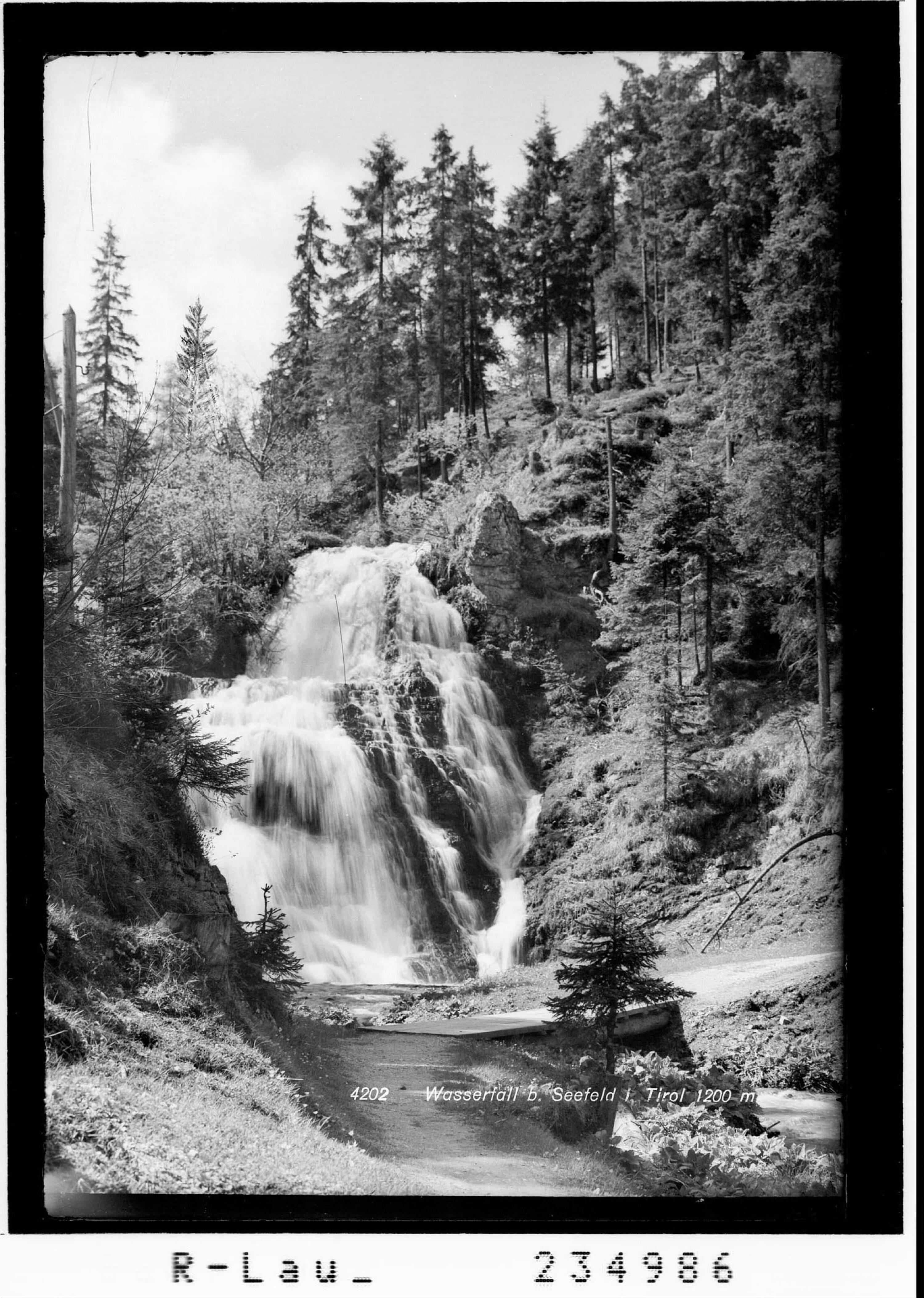 Wasserfall bei Seefeld in Tirol 1200 m></div>


    <hr>
    <div class=