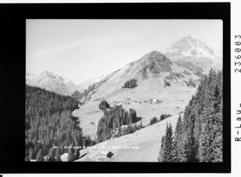 Warth gegen Warterhorn 2210 m und Lechtaler Berge