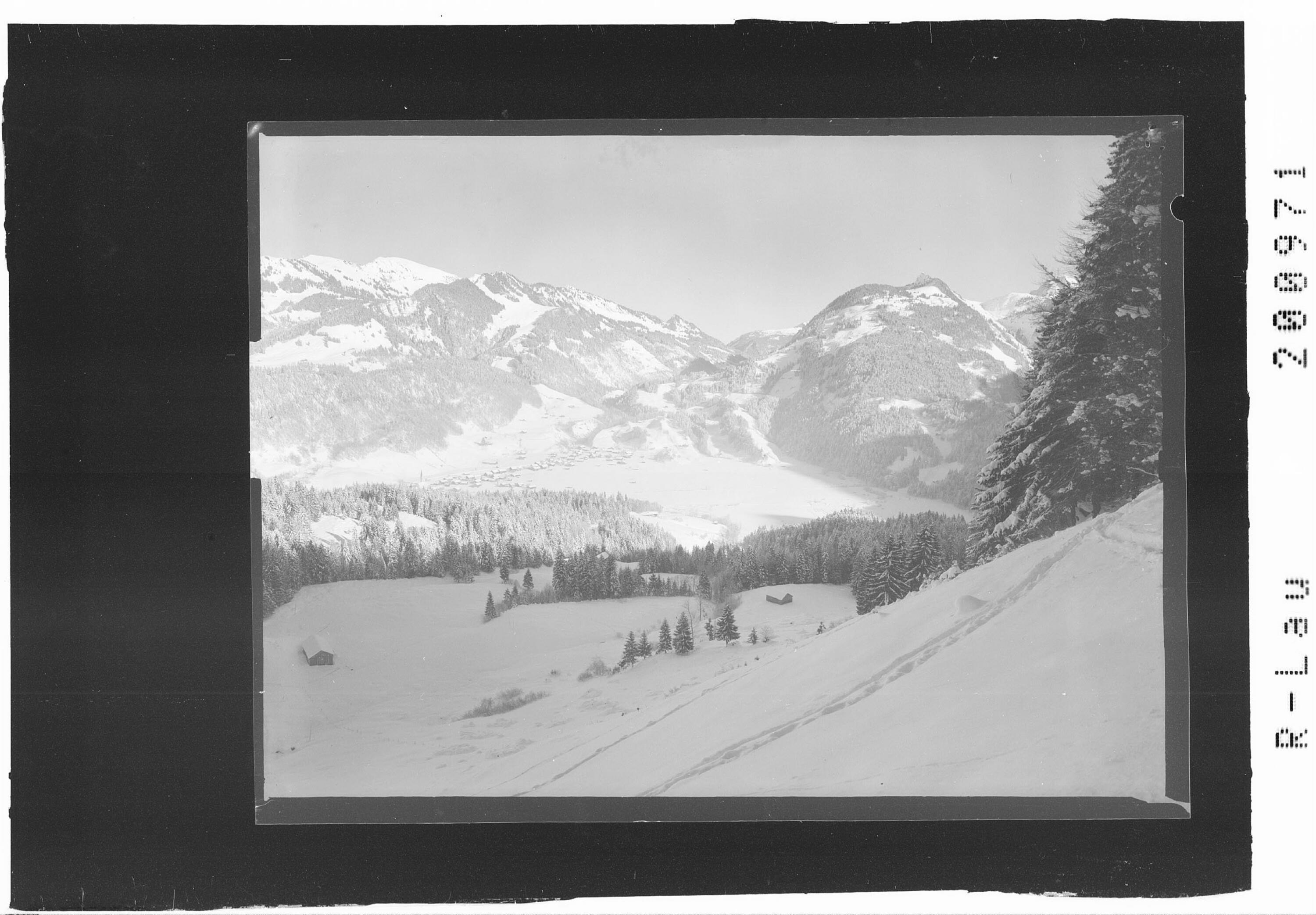 [Blick auf Bizau im Bregenzerwald mit Winterstaude und Hirschberg]></div>


    <hr>
    <div class=