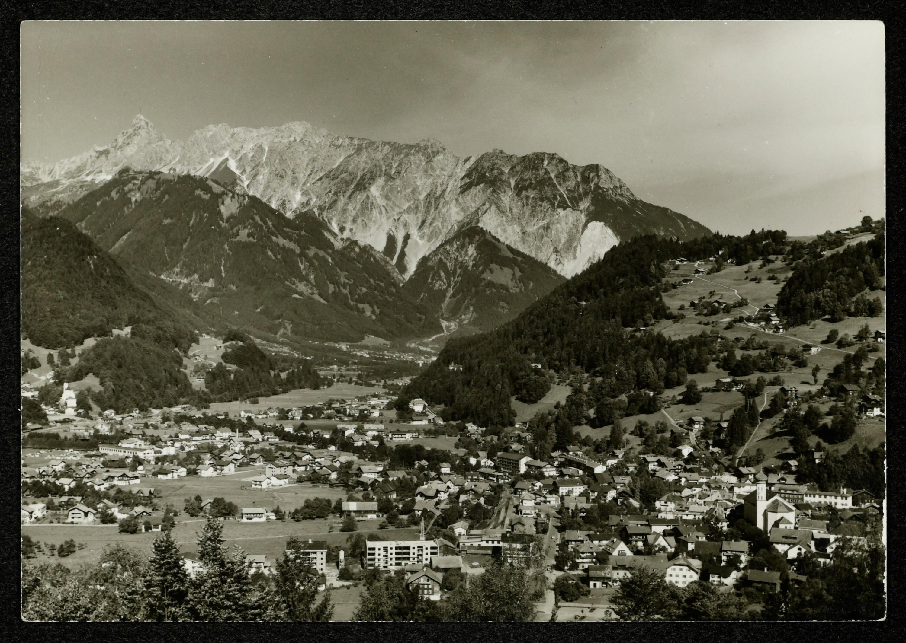 [Schruns]></div>


    <hr>
    <div class=