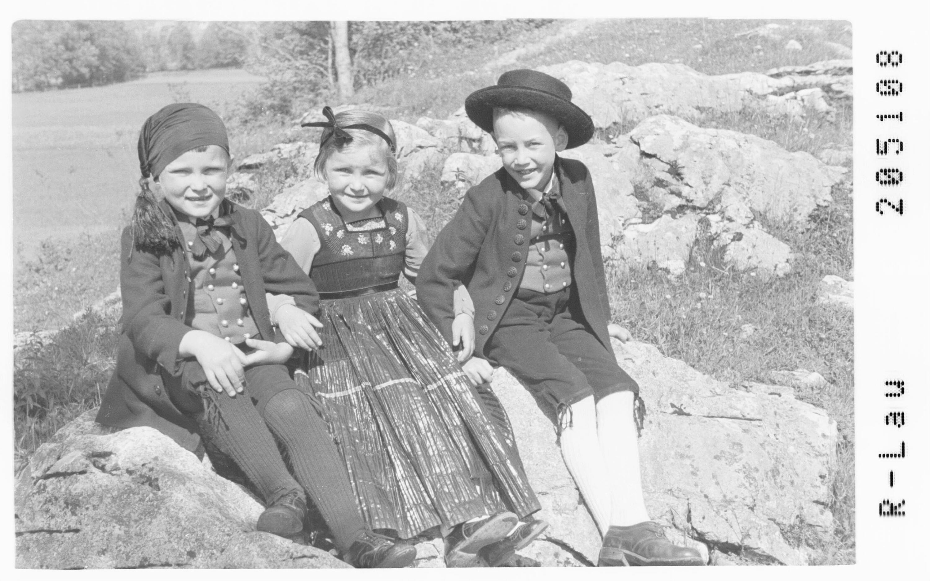 [Bregenzerwälder Tracht]></div>


    <hr>
    <div class=