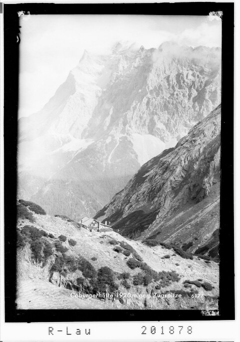 Coburgerhütte 1920 m gegen Zugspitze : [Coburger-Hütte gegen Wetterstein]