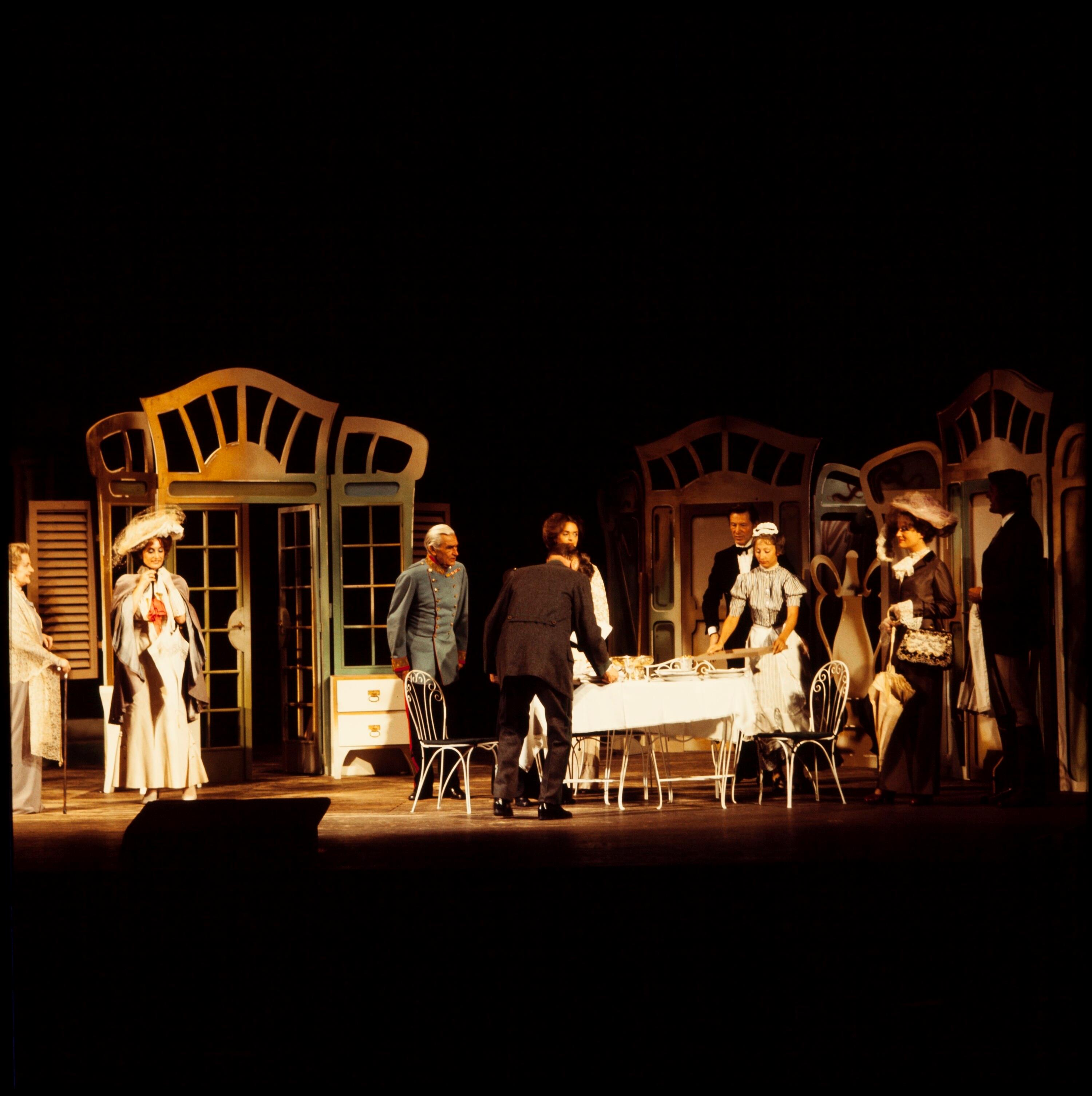 <<Der>> Unbestechliche - Festspiele 1974></div>


    <hr>
    <div class=