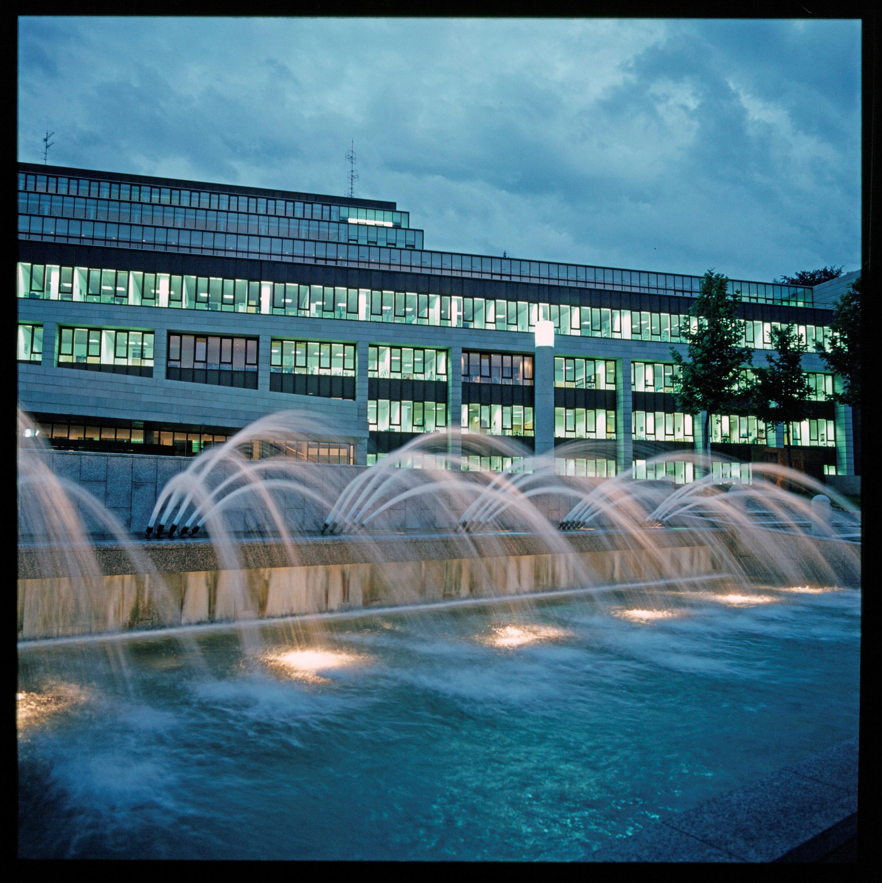 Landhaus - Nachtaufnahmen></div>


    <hr>
    <div class=