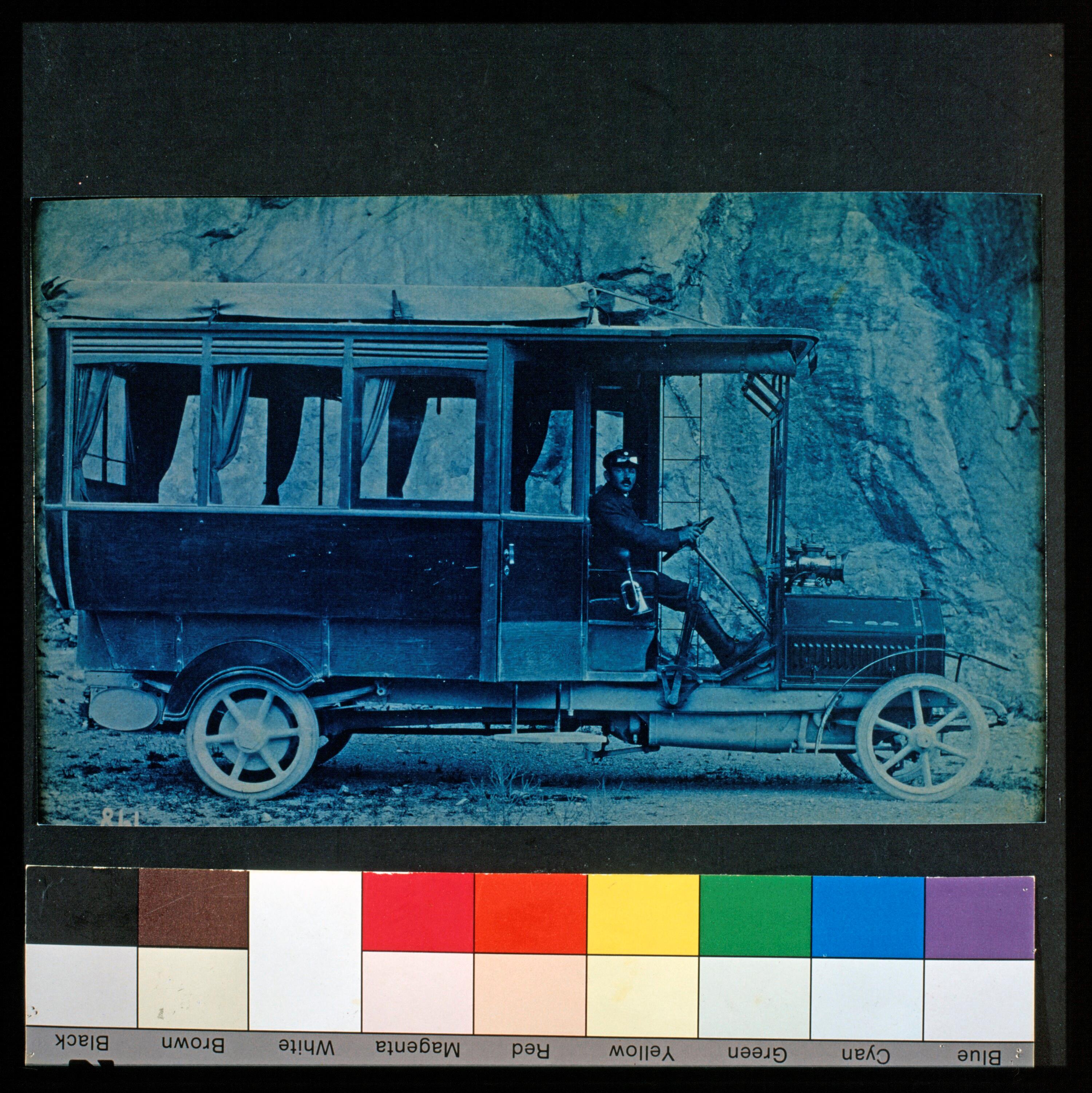 Altes Postauto></div>


    <hr>
    <div class=