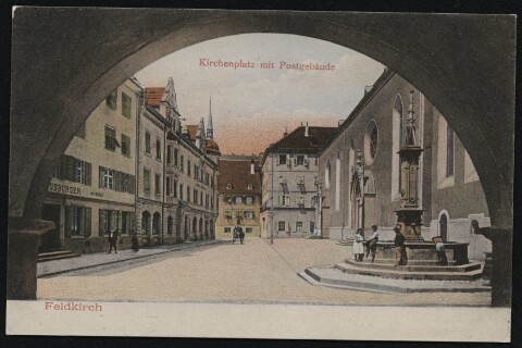 Feldkirch : Kirchenplatz mit Postgebäude