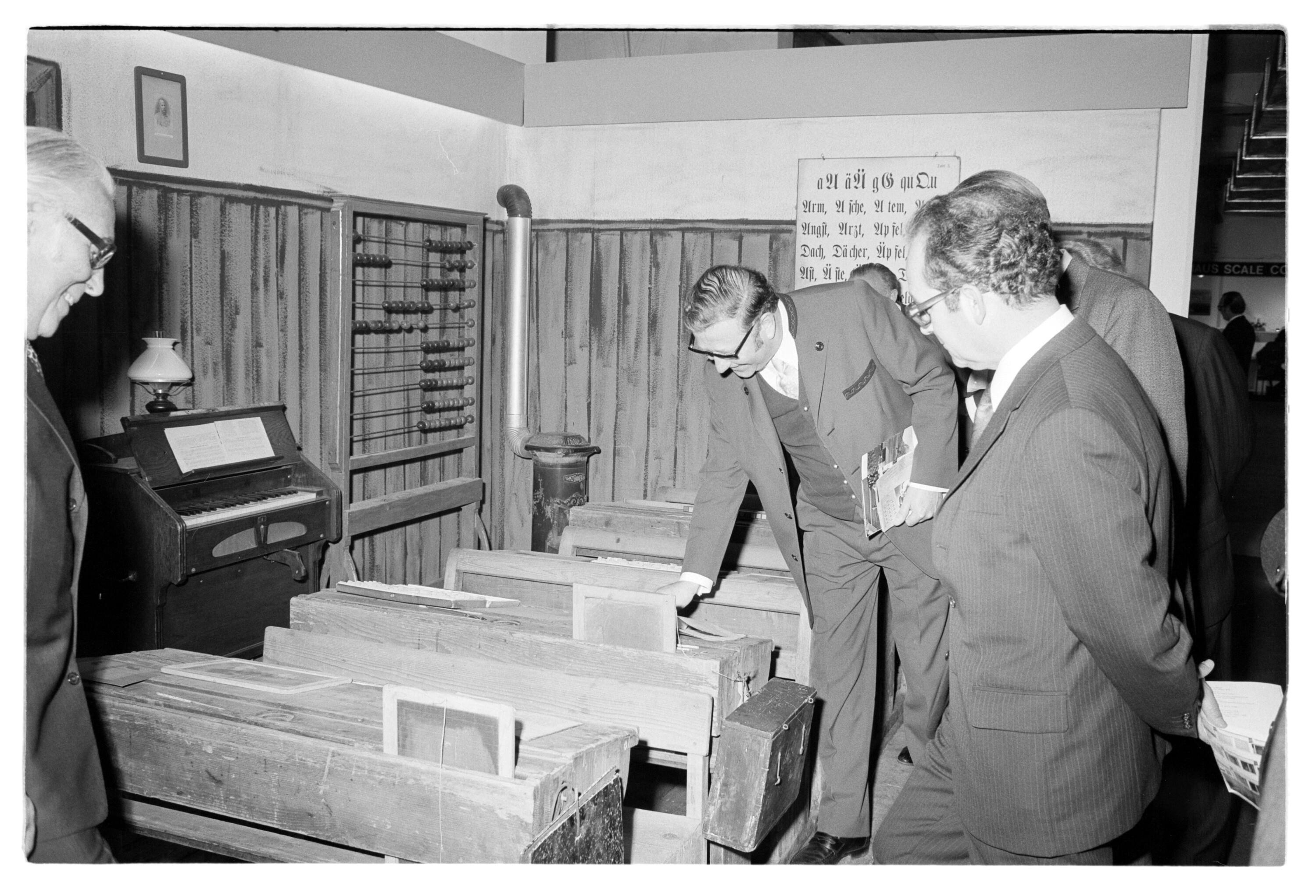 Messekoje Schule 73></div>


    <hr>
    <div class=