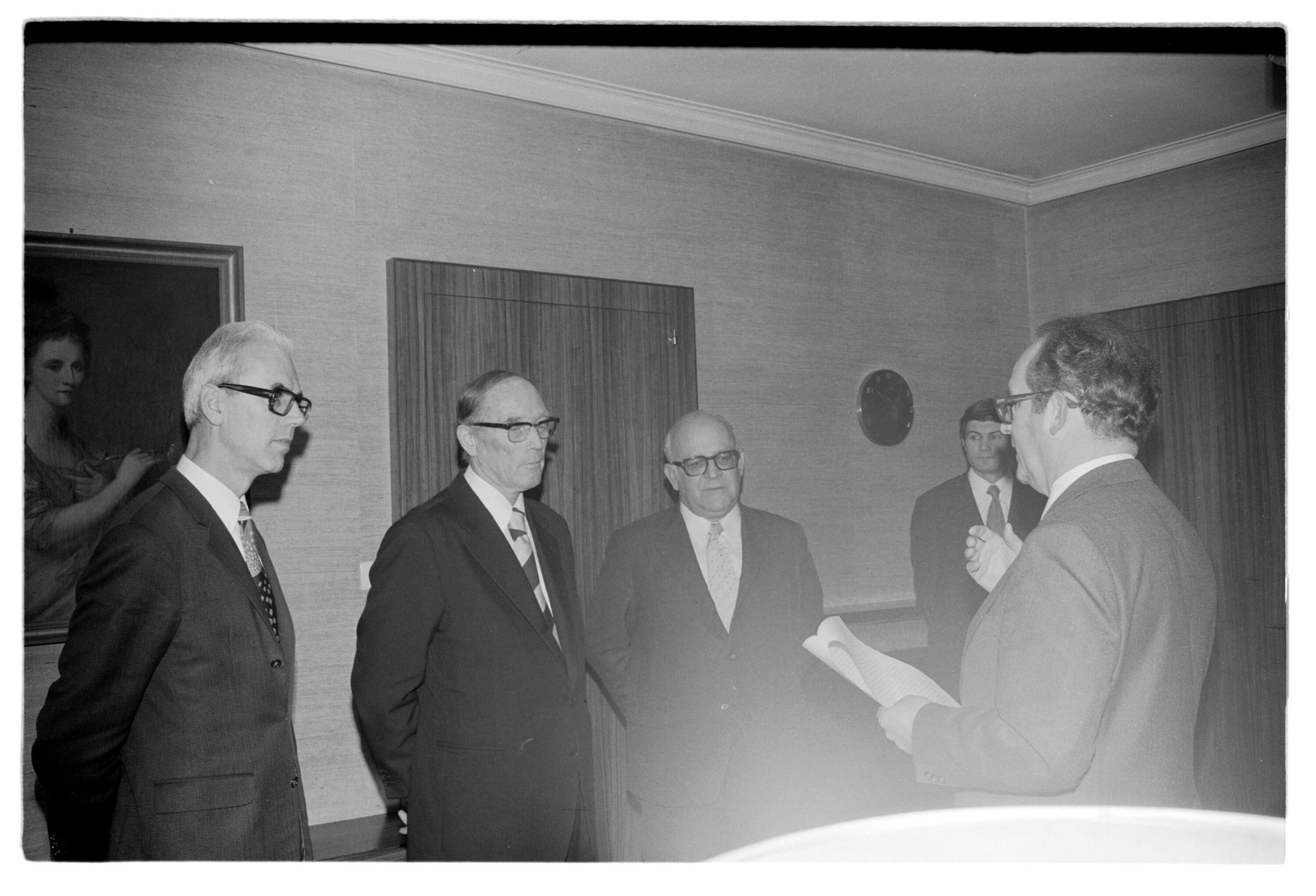 Hofrat Dekret an Dipl.-Ing. Hugo Gehring></div>


    <hr>
    <div class=