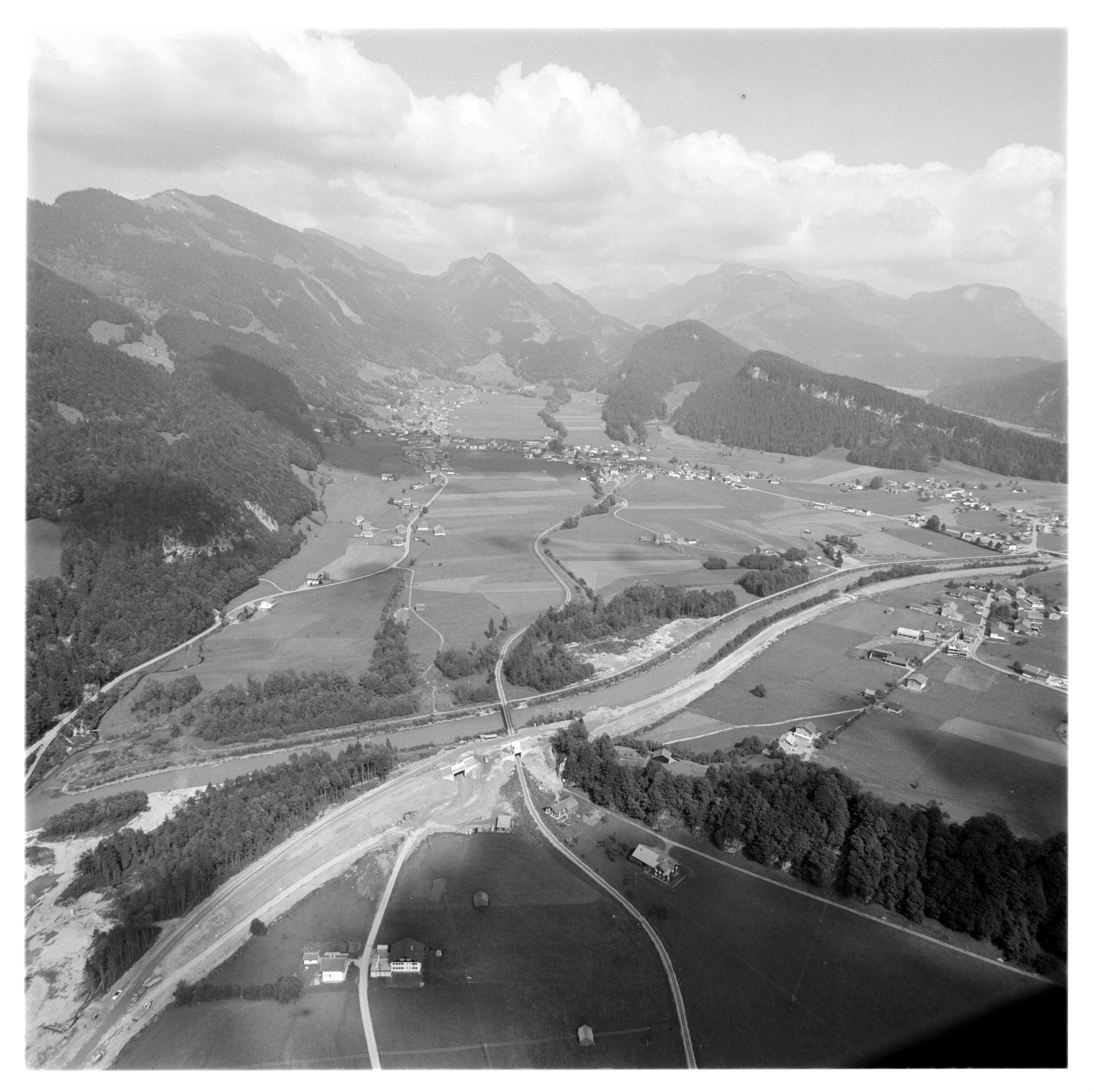 Bezau - Hubschrauberlandeplatz></div>


    <hr>
    <div class=