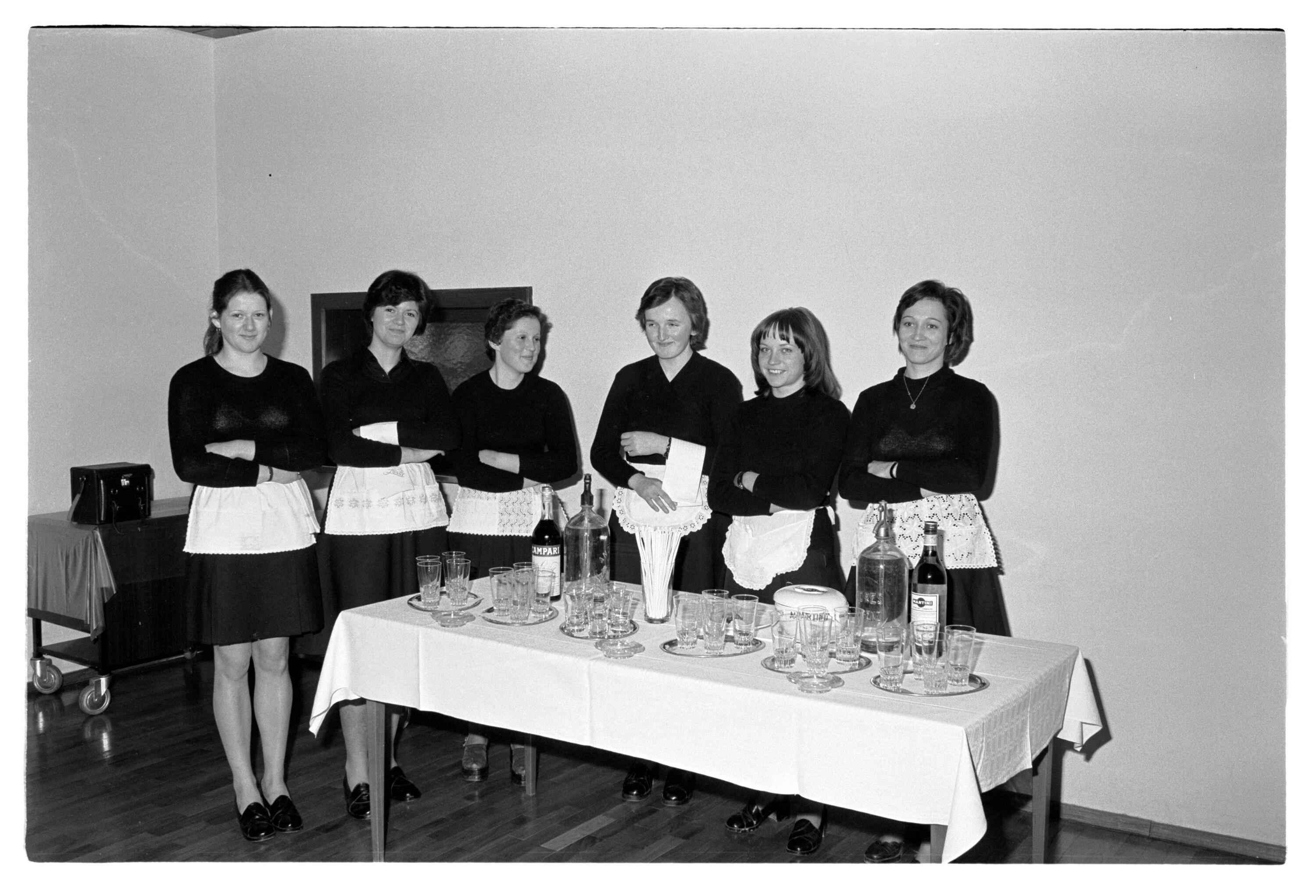 Kuratorium für Verkehrssicherheit, Schloss Hofen (Gassser)></div>


    <hr>
    <div class=