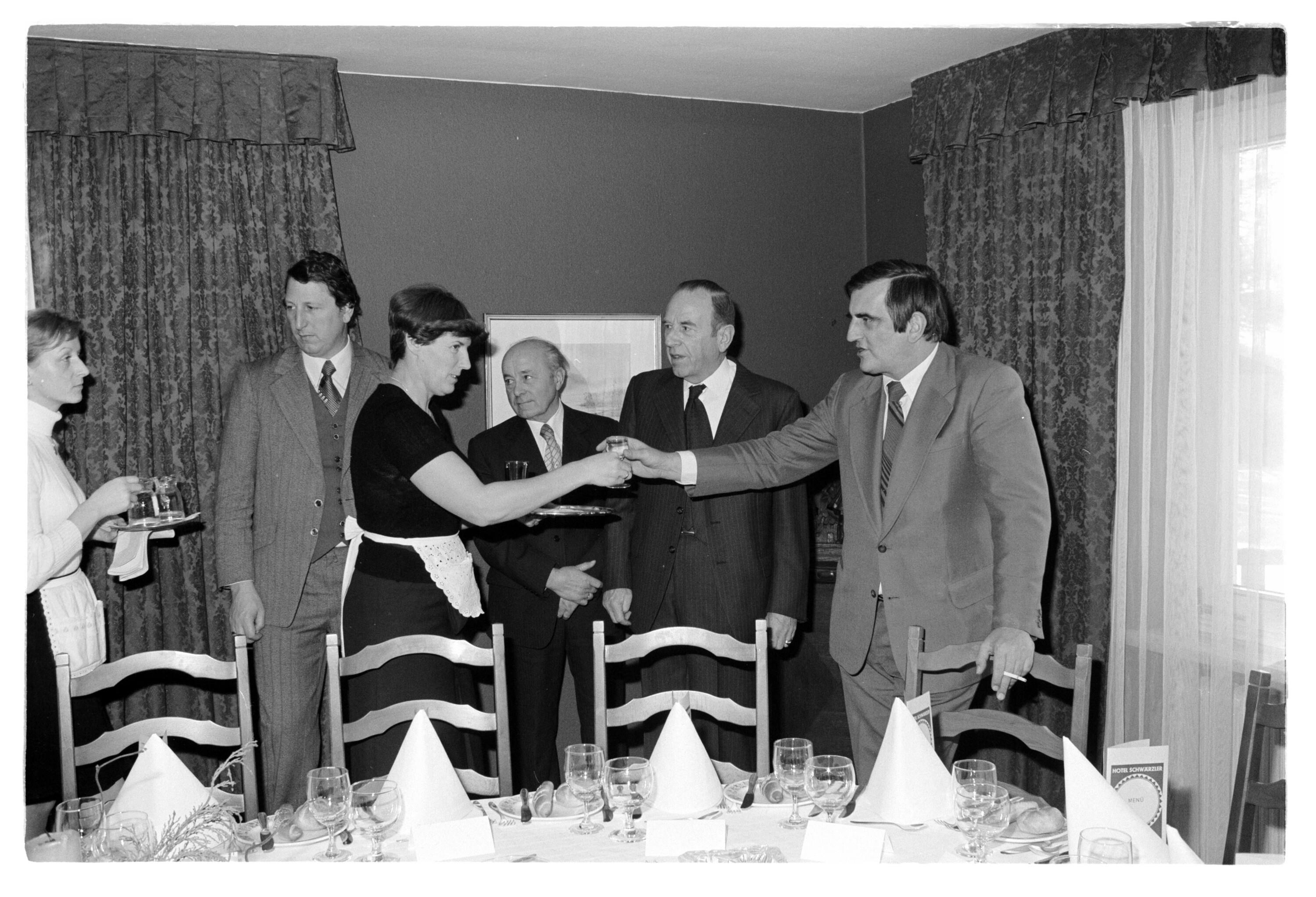 Joss, Schweizer Konsul, Verabschiedung></div>


    <hr>
    <div class=