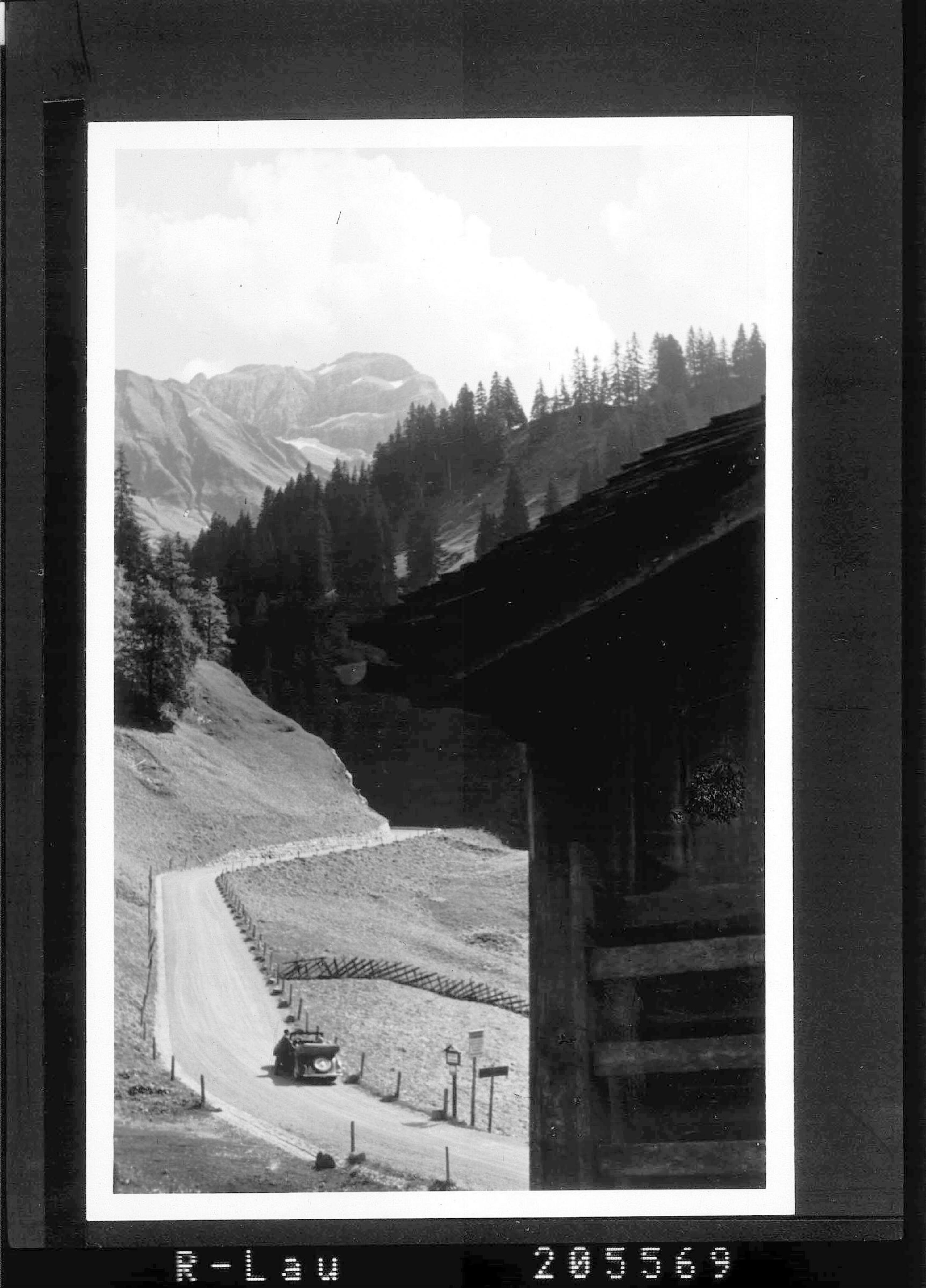 [Autofahrt im Bregenzerwald]></div>


    <hr>
    <div class=