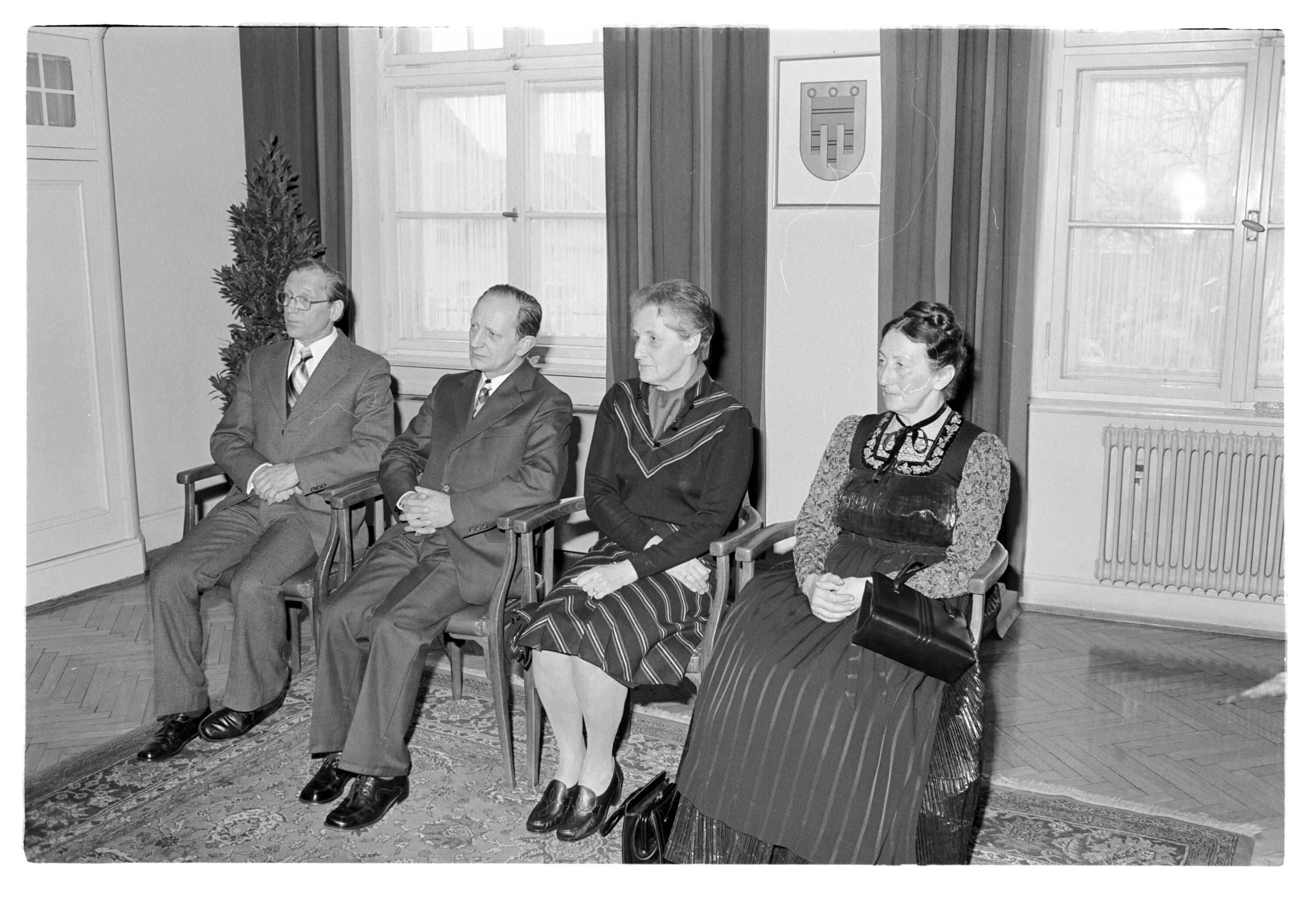 Schulräte: Höfle, Gneipel, Hackspiel, Schwendinger></div>


    <hr>
    <div class=