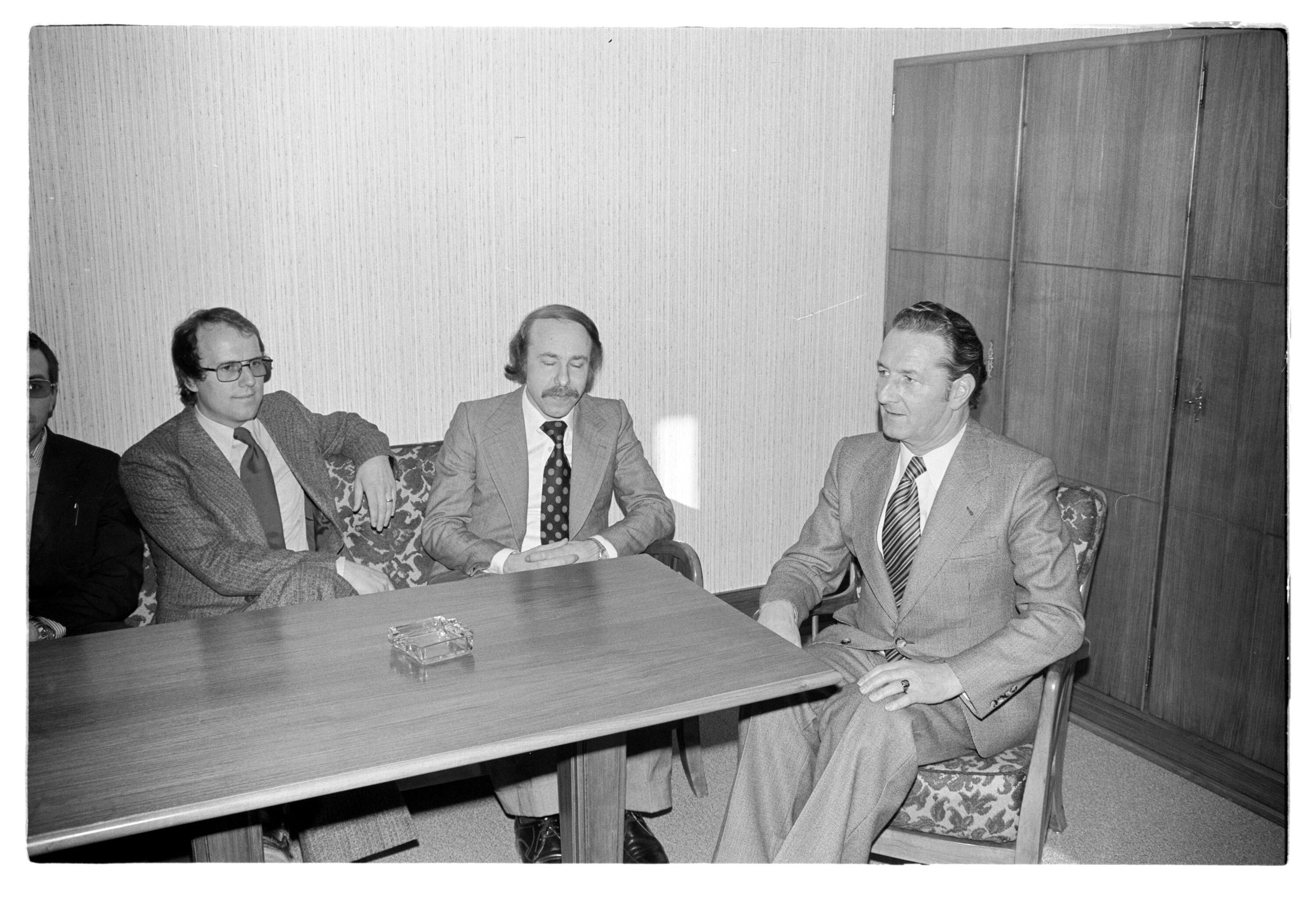 Personalvertreter bei Landesamtsdirektor Adamer></div>


    <hr>
    <div class=