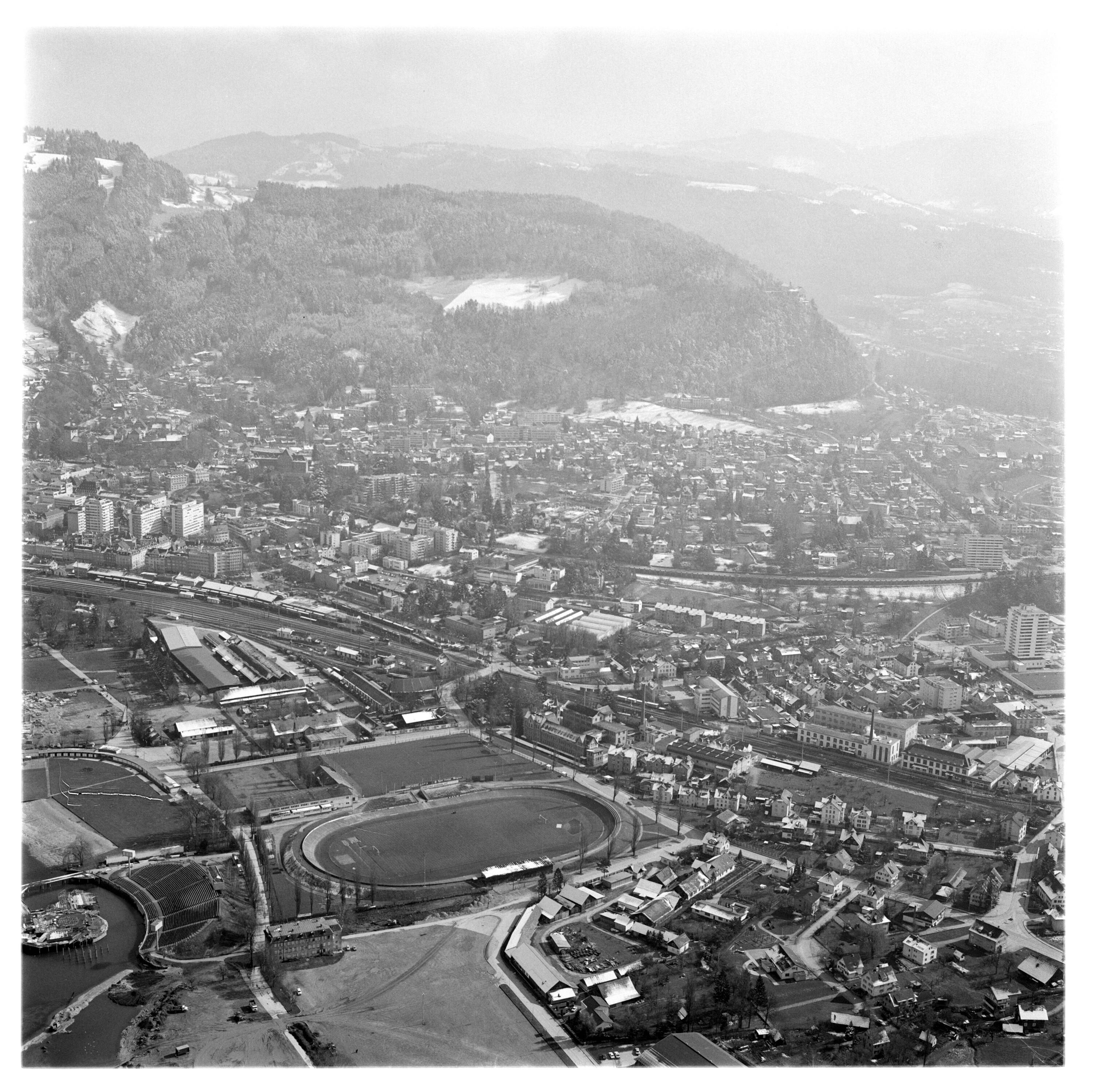 Flugaufnahmen - Bauplatz Gendarmerie></div>


    <hr>
    <div class=