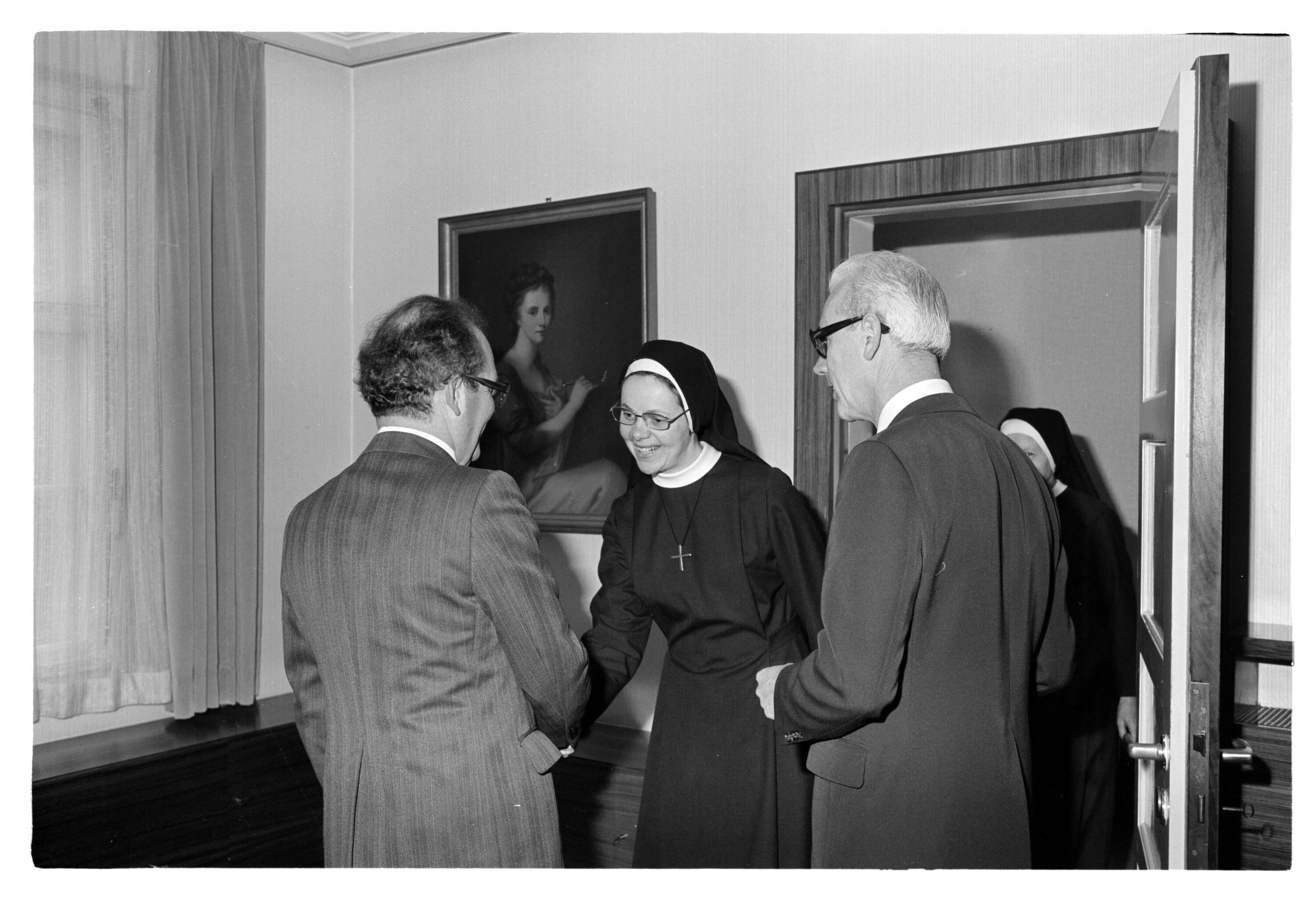 Scherl, Wekerle, Dekrete bei Landeshauptmann></div>


    <hr>
    <div class=